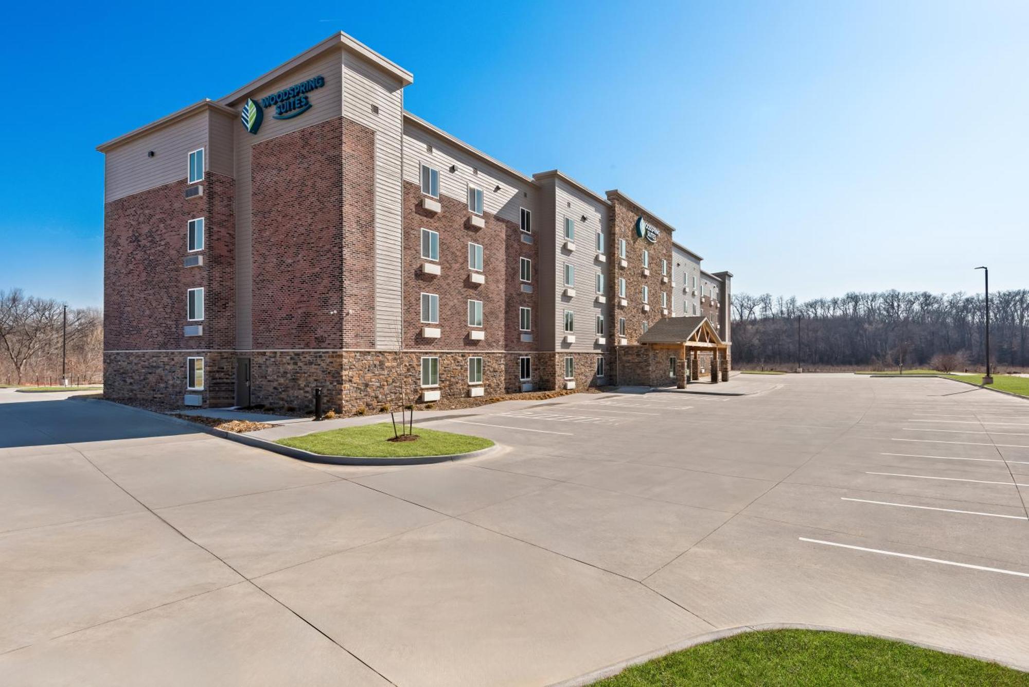 Woodspring Suites Coralville Iowa City Eksteriør billede