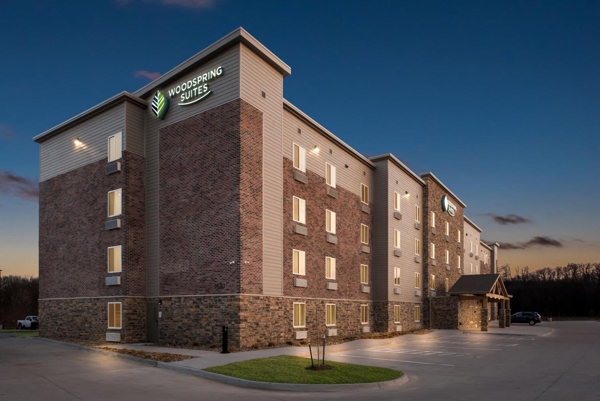 Woodspring Suites Coralville Iowa City Eksteriør billede
